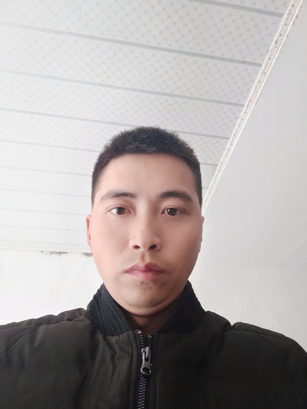 远望星空的第一张照片--喀什闪婚服务中心