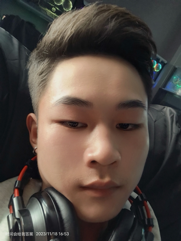 烦烦的小林的第一张照片--喀什闪婚服务中心